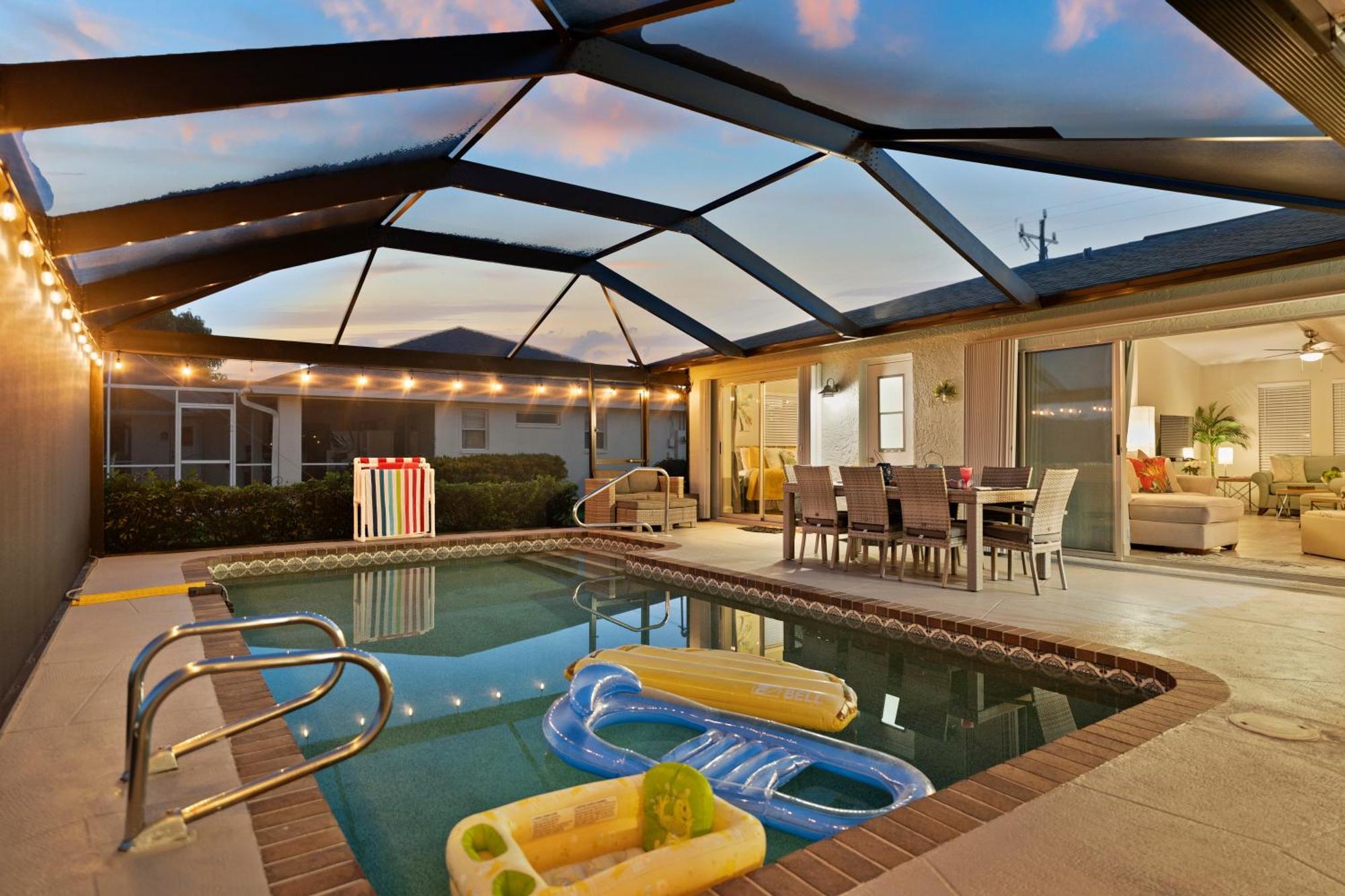 Serenity Waterfront Villa With King Suite, Private Pool, Great Lanai Enclosure And Long Water Views Cape Coral Kültér fotó