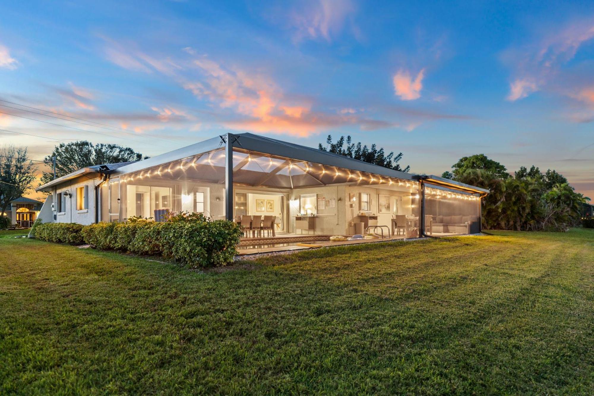 Serenity Waterfront Villa With King Suite, Private Pool, Great Lanai Enclosure And Long Water Views Cape Coral Kültér fotó