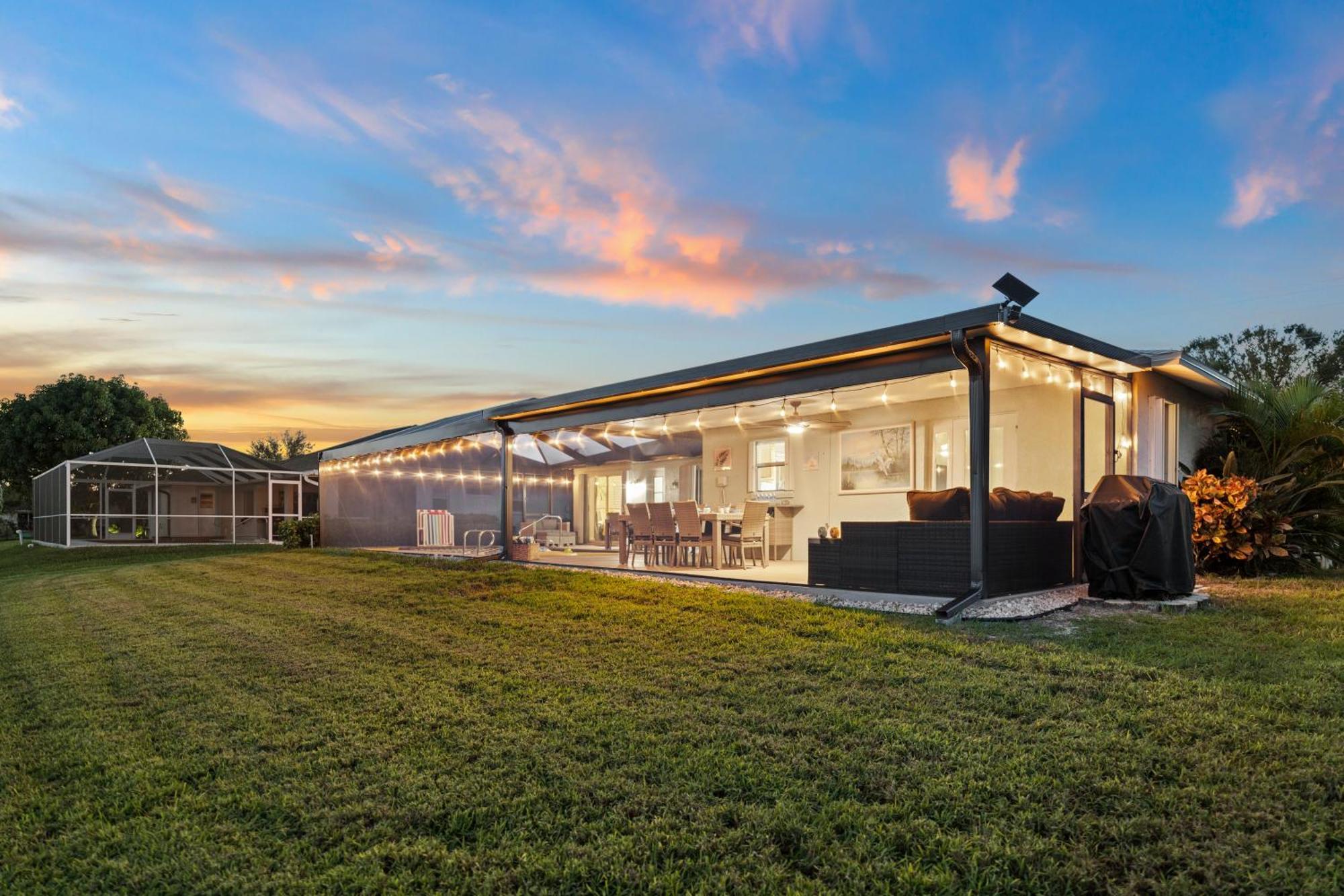 Serenity Waterfront Villa With King Suite, Private Pool, Great Lanai Enclosure And Long Water Views Cape Coral Kültér fotó
