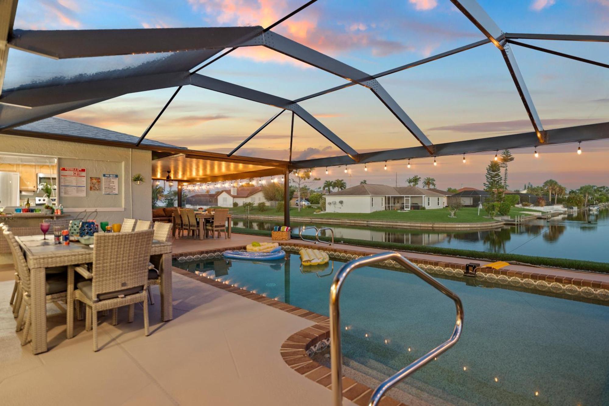 Serenity Waterfront Villa With King Suite, Private Pool, Great Lanai Enclosure And Long Water Views Cape Coral Kültér fotó