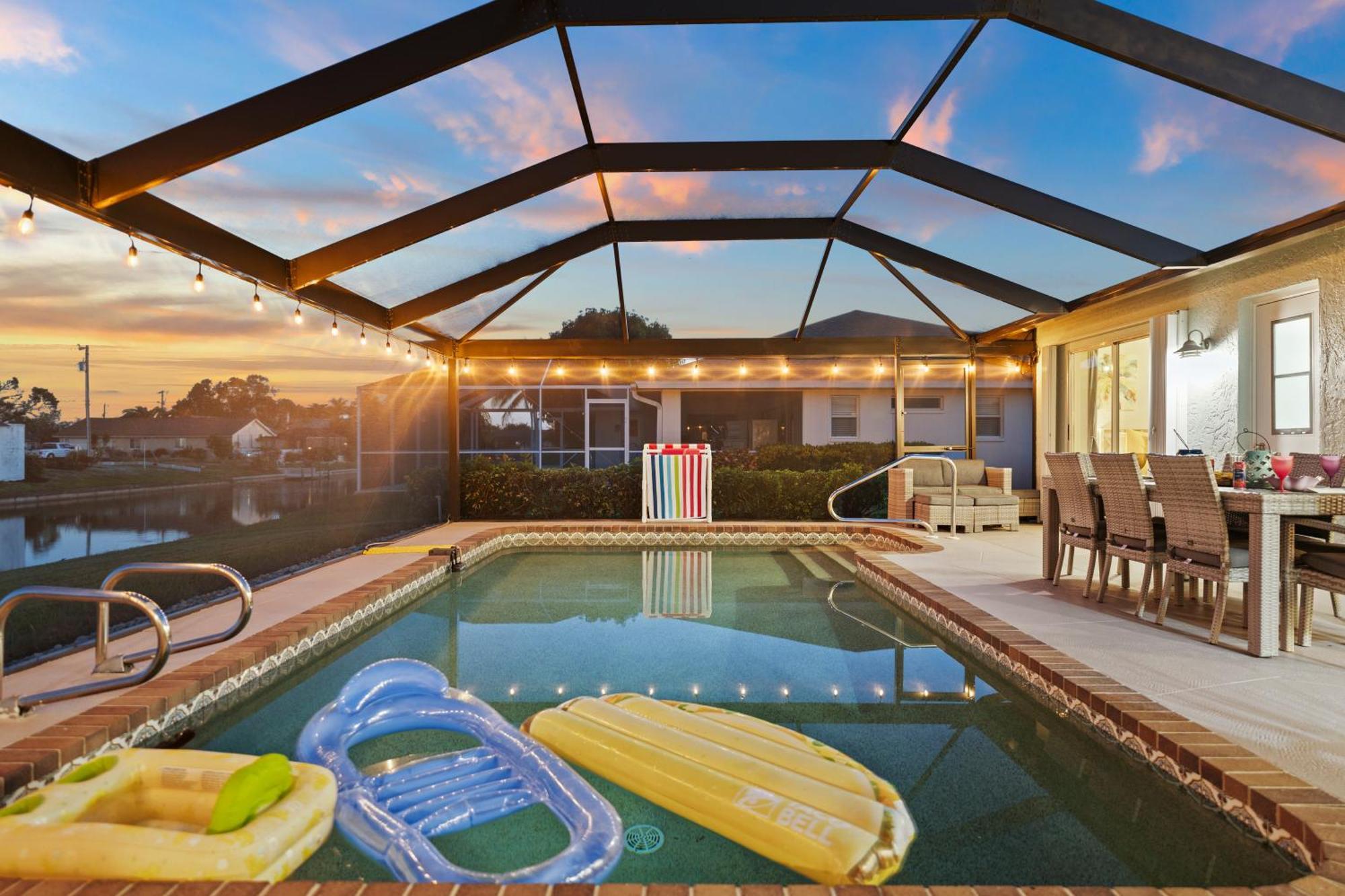 Serenity Waterfront Villa With King Suite, Private Pool, Great Lanai Enclosure And Long Water Views Cape Coral Kültér fotó