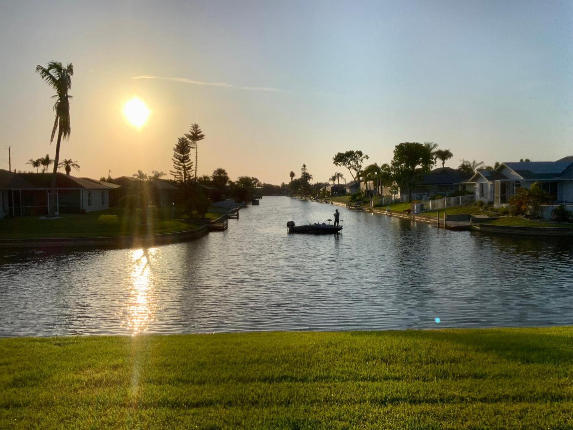 Serenity Waterfront Villa With King Suite, Private Pool, Great Lanai Enclosure And Long Water Views Cape Coral Kültér fotó