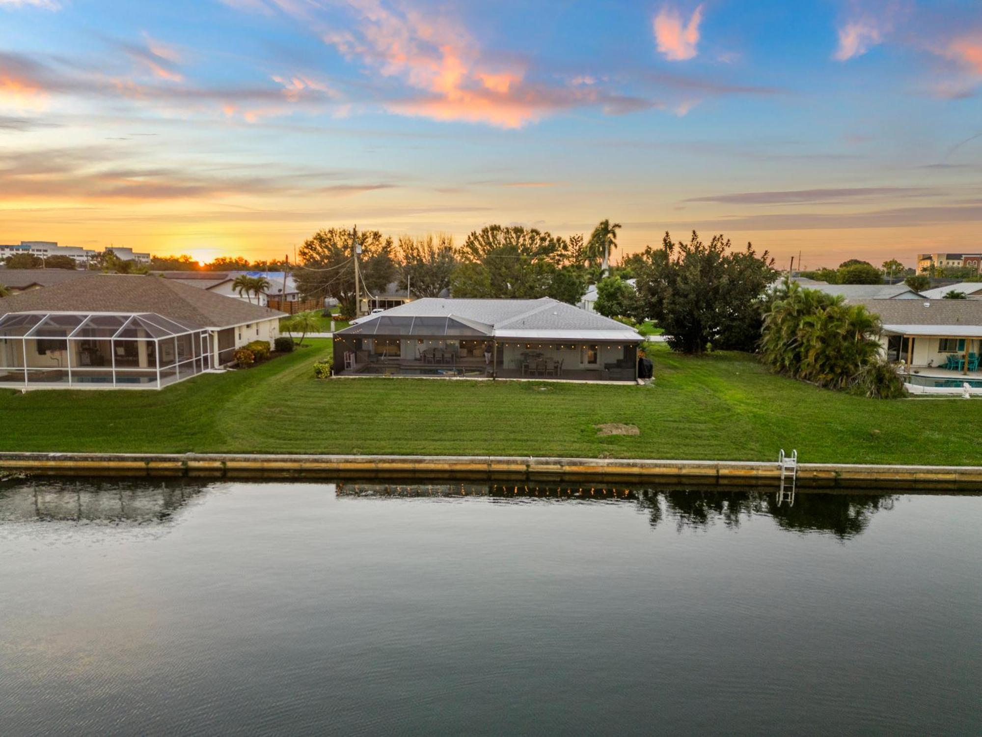 Serenity Waterfront Villa With King Suite, Private Pool, Great Lanai Enclosure And Long Water Views Cape Coral Kültér fotó