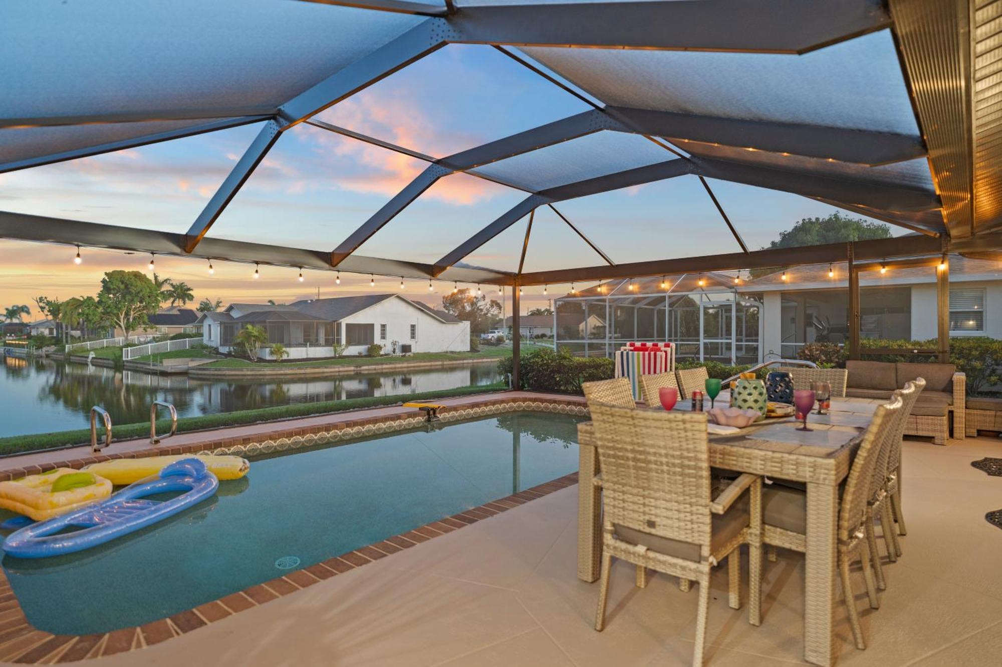 Serenity Waterfront Villa With King Suite, Private Pool, Great Lanai Enclosure And Long Water Views Cape Coral Kültér fotó