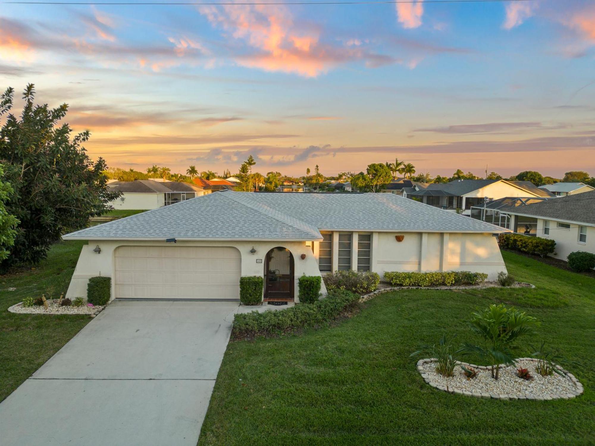 Serenity Waterfront Villa With King Suite, Private Pool, Great Lanai Enclosure And Long Water Views Cape Coral Kültér fotó