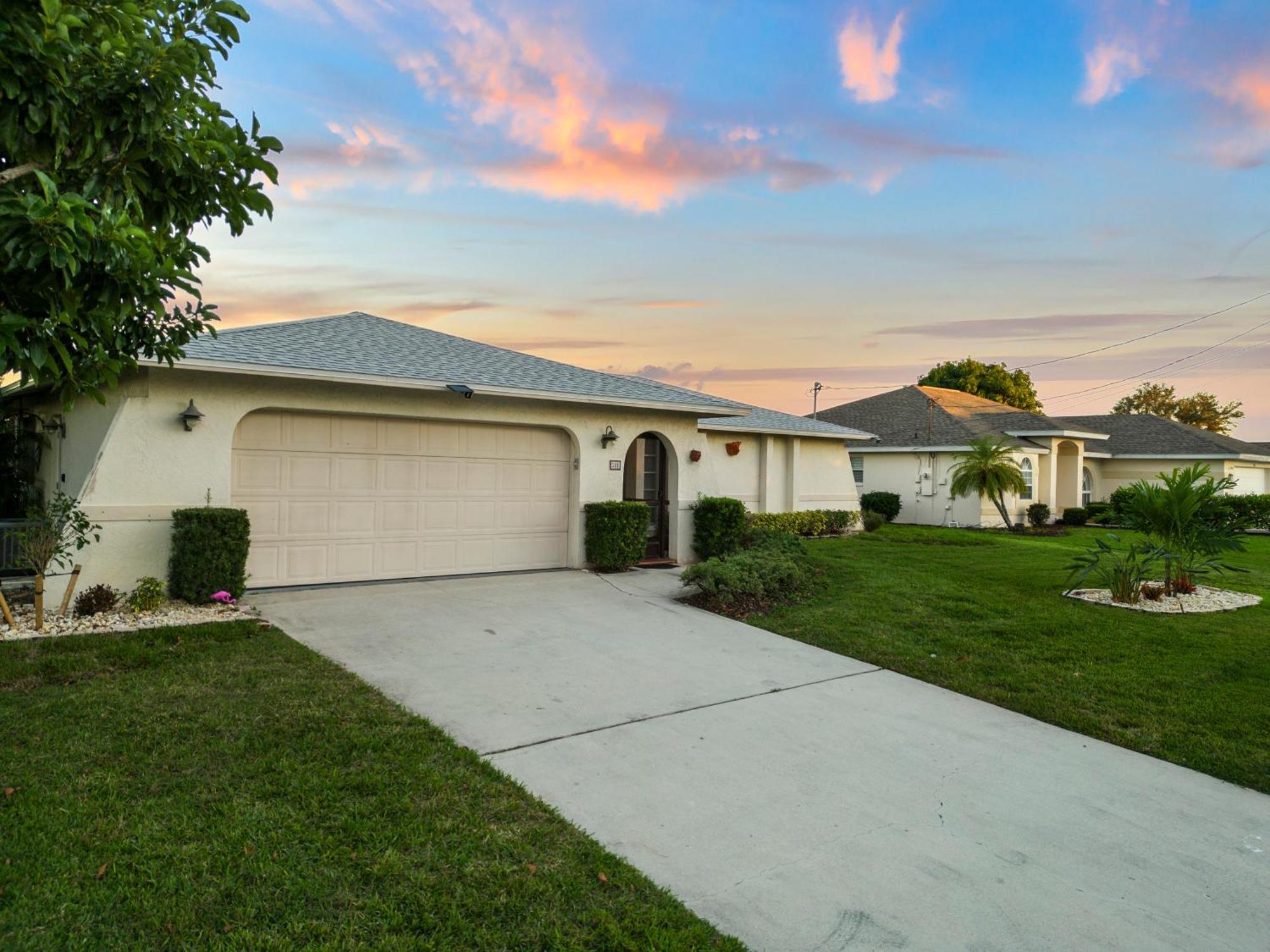 Serenity Waterfront Villa With King Suite, Private Pool, Great Lanai Enclosure And Long Water Views Cape Coral Kültér fotó