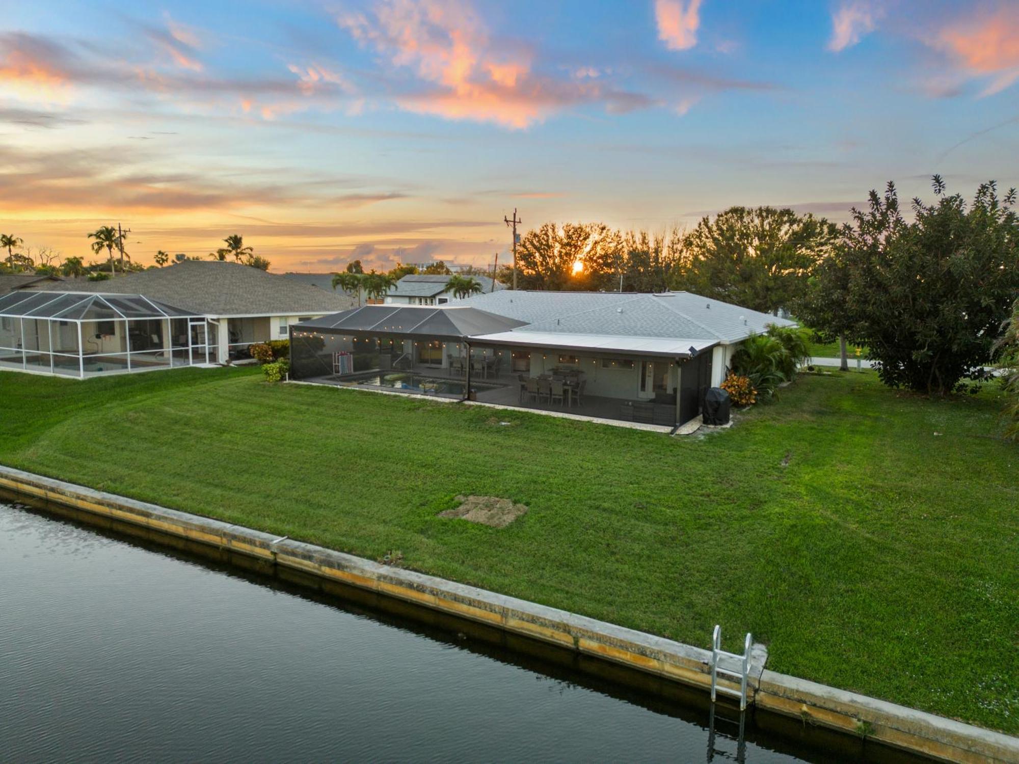 Serenity Waterfront Villa With King Suite, Private Pool, Great Lanai Enclosure And Long Water Views Cape Coral Kültér fotó