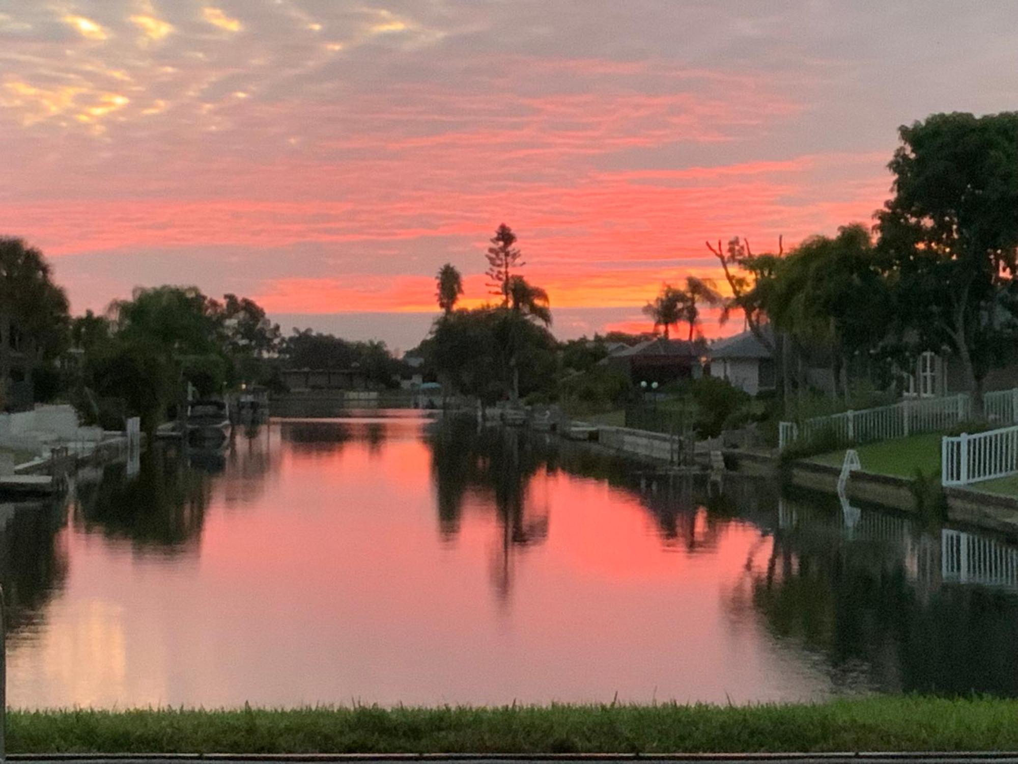 Serenity Waterfront Villa With King Suite, Private Pool, Great Lanai Enclosure And Long Water Views Cape Coral Kültér fotó