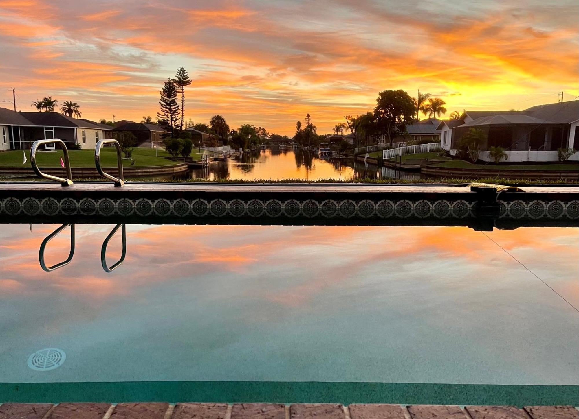 Serenity Waterfront Villa With King Suite, Private Pool, Great Lanai Enclosure And Long Water Views Cape Coral Kültér fotó
