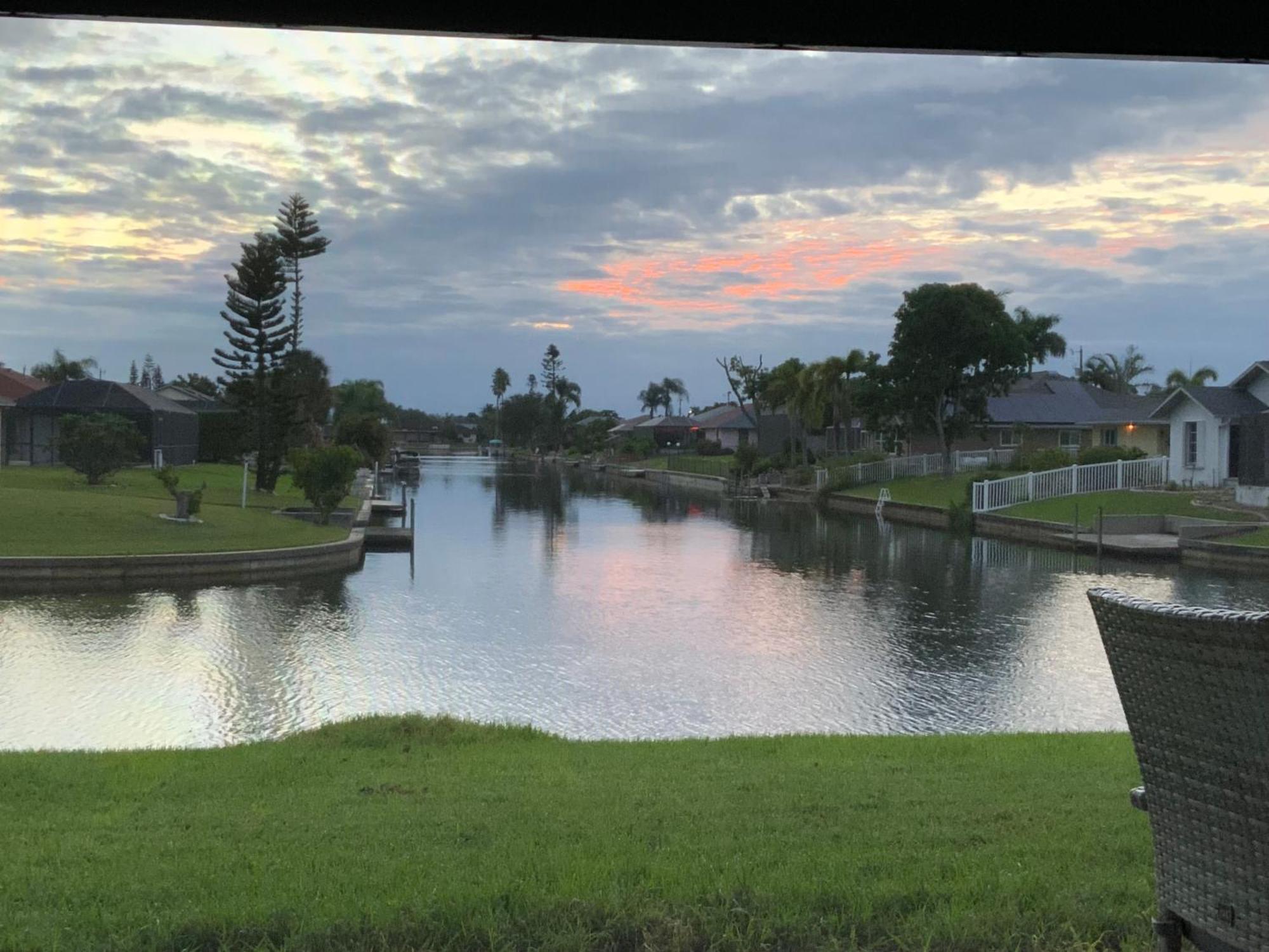 Serenity Waterfront Villa With King Suite, Private Pool, Great Lanai Enclosure And Long Water Views Cape Coral Kültér fotó