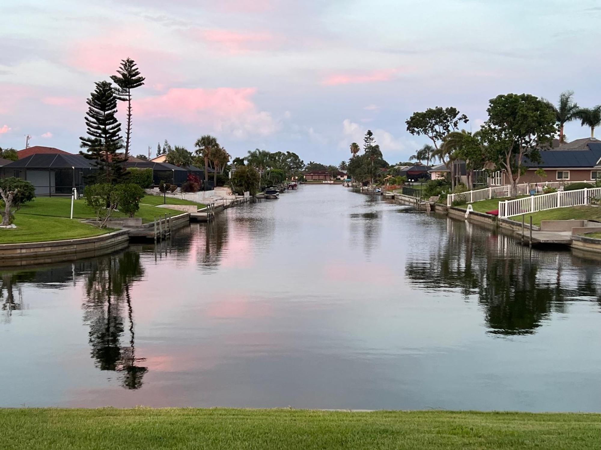 Serenity Waterfront Villa With King Suite, Private Pool, Great Lanai Enclosure And Long Water Views Cape Coral Kültér fotó
