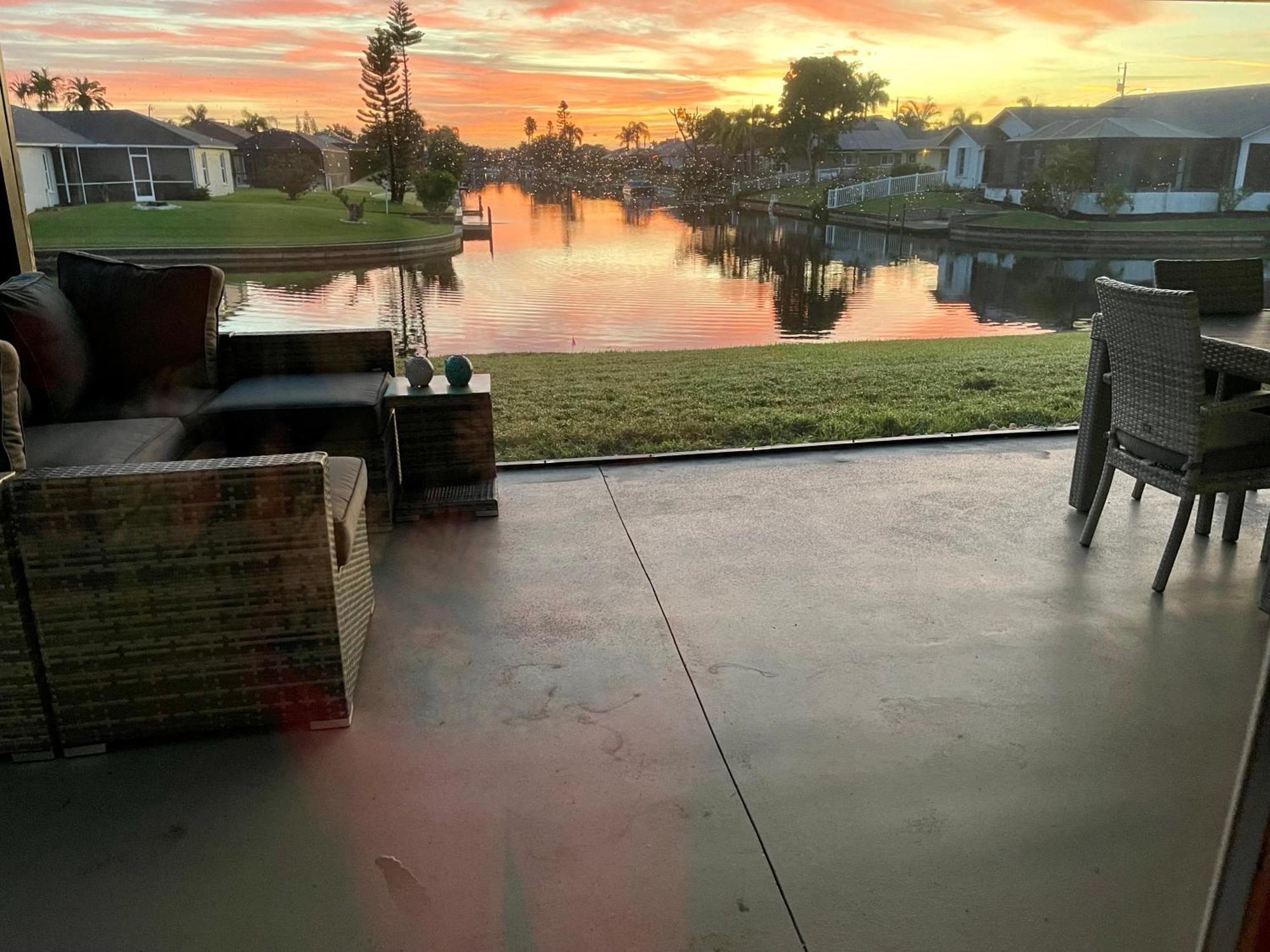 Serenity Waterfront Villa With King Suite, Private Pool, Great Lanai Enclosure And Long Water Views Cape Coral Kültér fotó