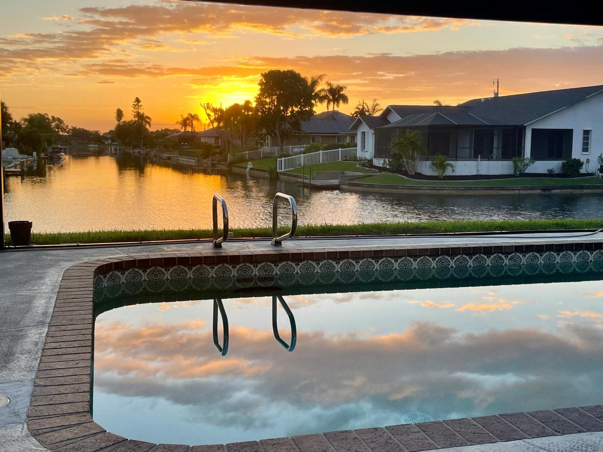 Serenity Waterfront Villa With King Suite, Private Pool, Great Lanai Enclosure And Long Water Views Cape Coral Kültér fotó